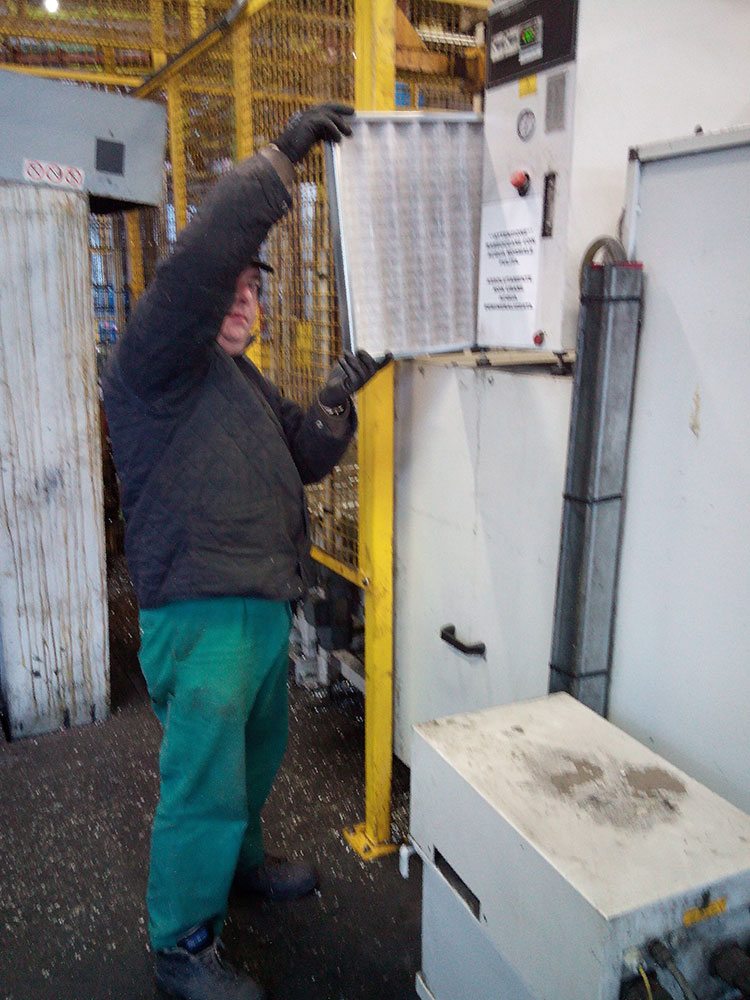 Cooperativa facchinaggio pulizie industriali carico scarico merce